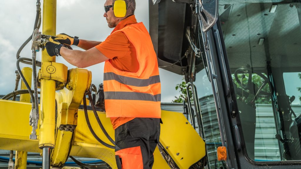 El Reial decret 302/2026 modifica els procediments d’emergència i la regulació del soroll en maquinària d’ús a l’aire lliure