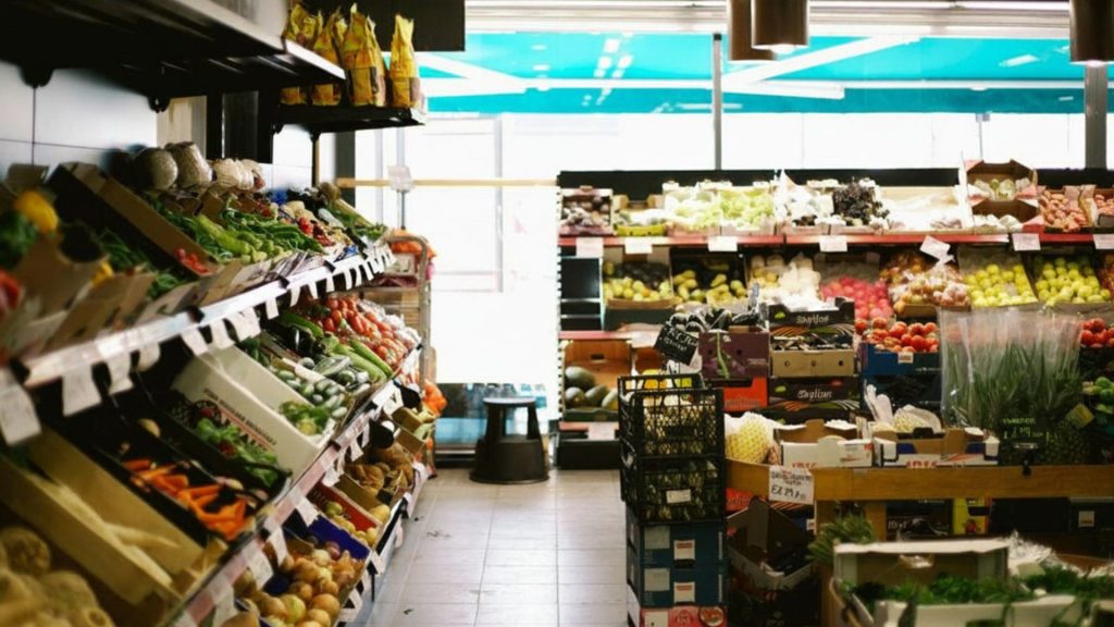 Suspensió de determinades activitats polivalents, autoserveis, superserveis i botigues de conveniència a Barcelona
