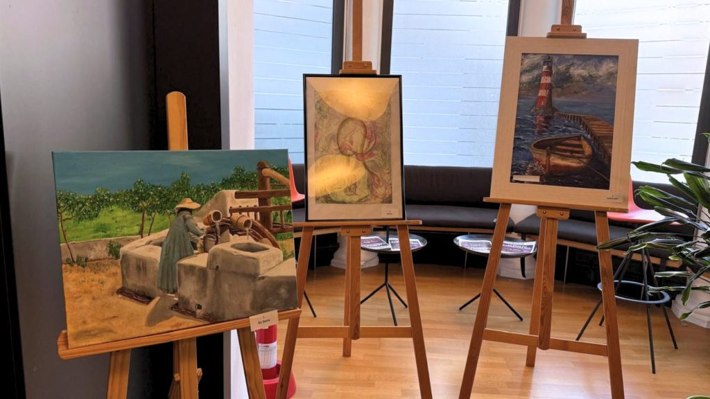Ja podeu visitar l’exposició de pintura i fotografia i votar les vostres obres preferides